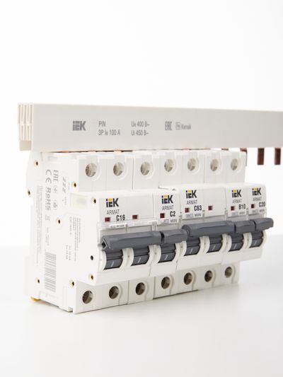 Шина соединительная типа PIN (штырь) 1Р 63А (1м) IEK