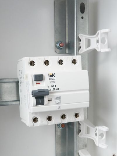 ARMAT Выключатель дифференциального тока R10N 4P 63А 100мА тип AC IEK