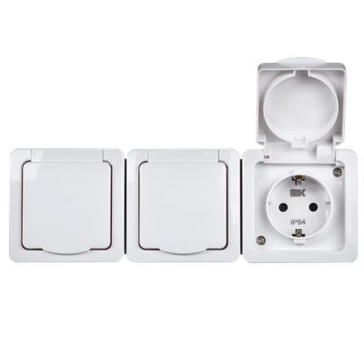 Розетка 3-местная для открытой установки РСб23-3-ГПБб с заземляющим контактом IP54 ГЕРМЕС PLUS белый IEK