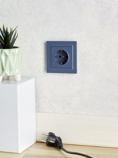 BRITE Розетка 1-местная с заземлением без защитных шторок 16А РС11-1-0-БрМ маренго IEK