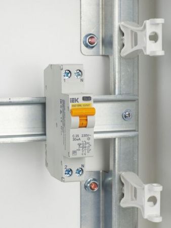 Выключатель автоматический дифференциального тока АВДТ32ML тип A С25 30мА KARAT IEK