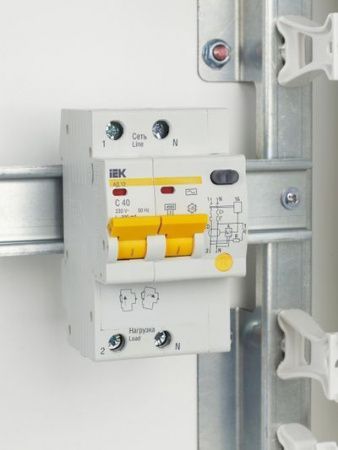 KARAT Дифференциальный автомат АД12 2P 40А 300мА тип AC IEK