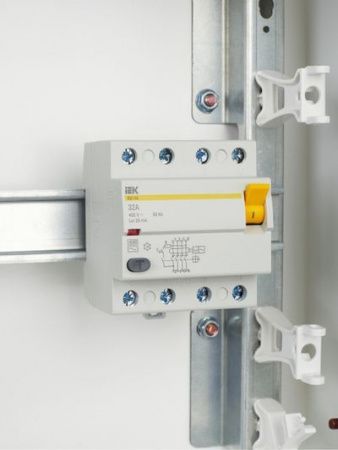Выключатель дифференциальный (УЗО) ВД1-63 4Р 32А 30мА IEK