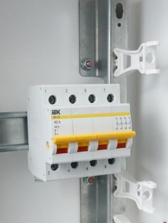KARAT Выключатель нагрузки (мини-рубильник) ВН-32 4P 40А IEK