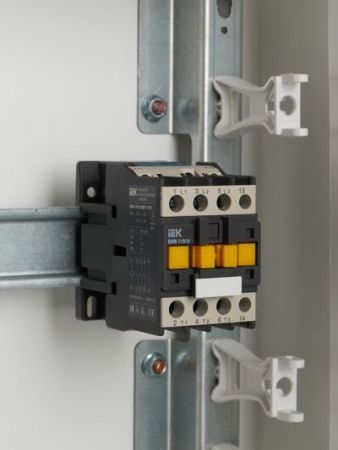 Контактор КМИ-11810 18А 24В/АС3 1NO IEK