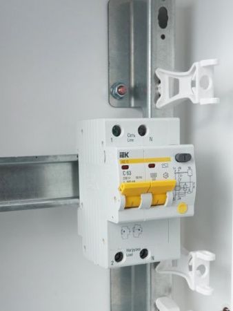 KARAT Дифференциальный автомат АД12 2P 63А 300мА тип AC IEK