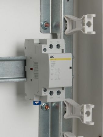 Контактор модульный КМ40-11М AC IEK